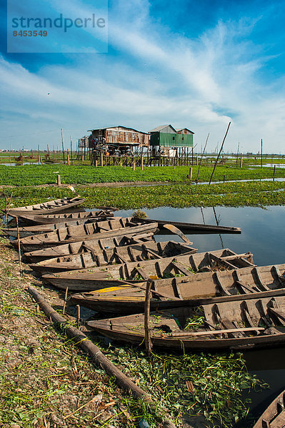 Boote im Wasser  Phnom Penh  Kambodscha