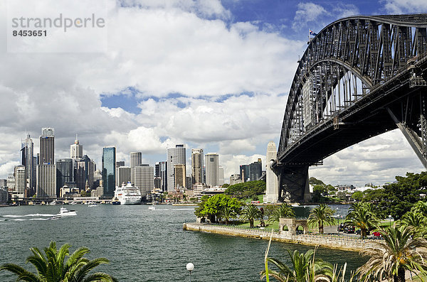 Skyline und Harbour Bridge  Sydney  Australien