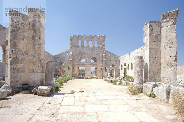 Ruinen des Klosters Qal?at Sim?an des Heiligen Simeon Stylites  bei Aleppo  Syrien