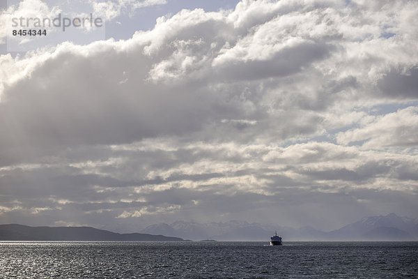 Ein Schiff im Beaglekanal bei Ushuaia  Provincia de Tierra del Fuego  Argentinien