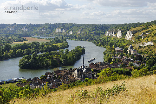 Les Andelys  mit der Seine und der Insel Ile du Chateau  von der Burg Chateau Gaillard  Département Eure  Haute Normandie  Frankreich