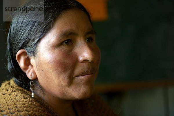 Frau der Quechua-Indianer  Portrait  El Alto  Departamento La Paz  Bolivien