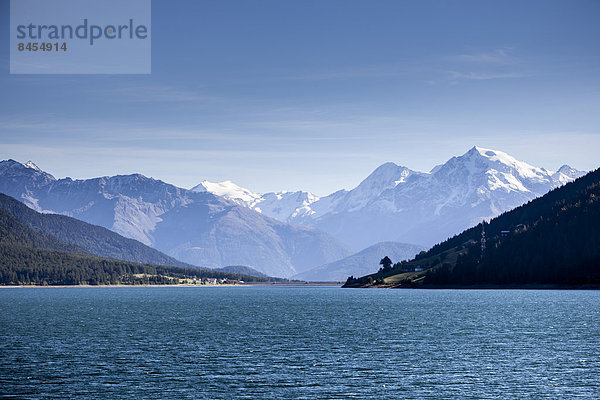 Das Massiv des Ortlers über dem Reschensee  von St. Valentin auf der Haide  Südtirol  Vinschgau  Italien