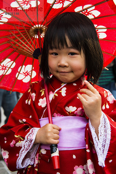 Traditionell gekleidetes Mädchen  Gion Viertel  Kyoto  Japan