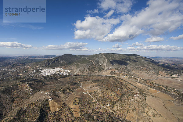 Luftbild  karge Landschaft in der Region Sierra de Cádiz  Andalusien  Spanien