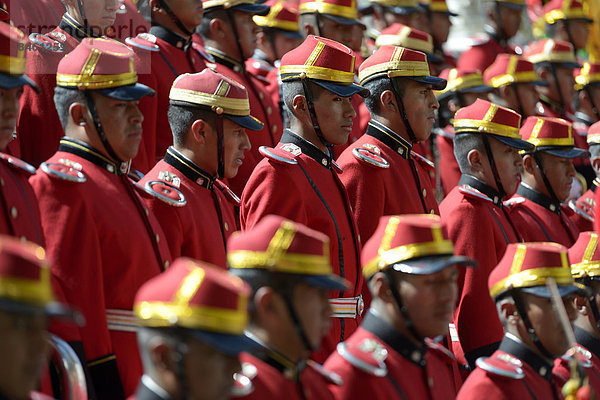 Präsidentengarde in historischer Uniform auf dem Platz Plaza Murillo  La Paz  Bolivien