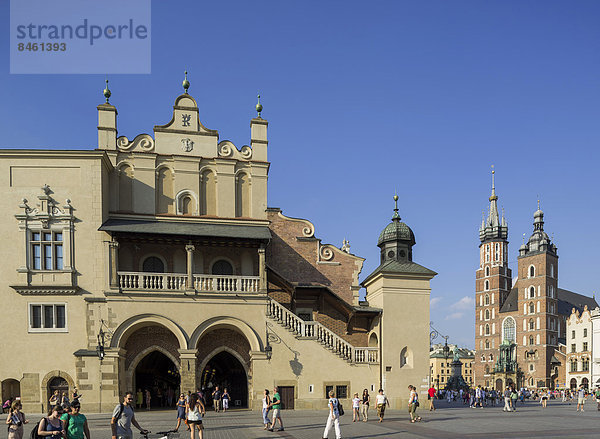 Teil der Krakauer Tuchhallen mit Marienkirche  Stare Miasto Altstadt  Krakau  Woiwodschaft Kleinpolen  Polen