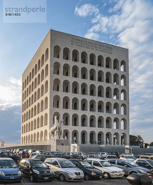 Palazzo della Civiltà Italiana  Palast der italienischen Zivilisation  auch Colosseo quadrato  fertiggestellt 1943  im Stadtteil EUR  Prestigeprojekt der italienischen Faschisten unter Mussolini  Rom  Italien