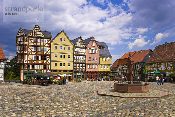 Gebäude Quadrat Quadrate quadratisch quadratisches quadratischer Deutschland Hälfte Hessen Markt