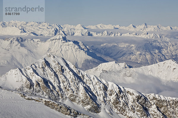 Zillertaler Alpen im Winter  hinten die Venedigergruppe  vom Hintertuxer Gletscher  Zillertal  Tirol  Österreich