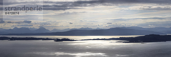 Schottische Highlands an der Küste der Insel Isle of Skye  Schottland  Großbritannien