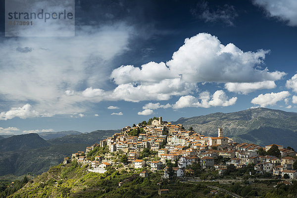 Mittelalter Berg hoch oben Dorf Italien Ligurien