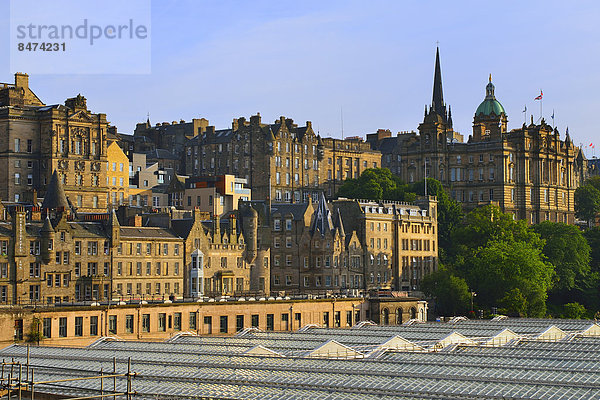 Dach Edinburgh Hauptstadt Großbritannien über Großstadt Ansicht Schottland Haltestelle Haltepunkt Station Universität