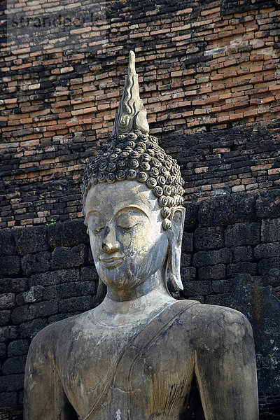 Buddhastatue  Kopf  Wat Mahathat  Geschichtspark Sukhothai  Sukhothai  Nordthailand  Thailand