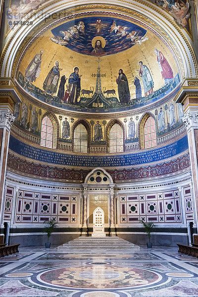 Apsis im Chor mit Mosaiken von Jacopo Torriti und Jacopo da Camerino in der Erzbasilika San Giovanni in Laterano  Kathedrale von Rom  Lateranbasilika  St. Johann im Lateran  Rom  Latium  Italien