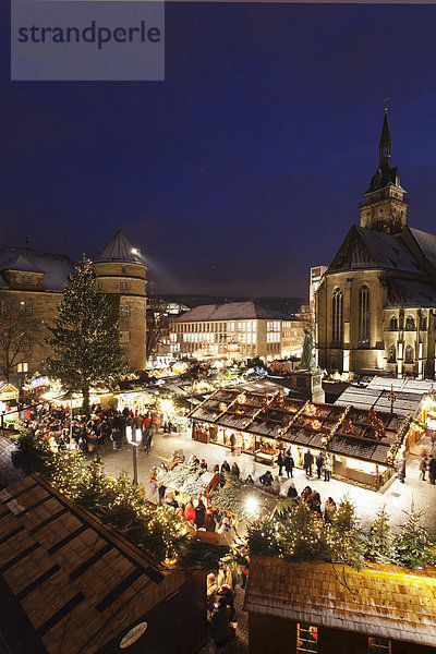 Weihnachtsmarkt vor der Stiftskirche  Stuttgart  Baden-Württemberg  Deutschland