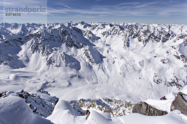 Panorama der Stubaier und Ötztaler Berge  Tirol  Österreich