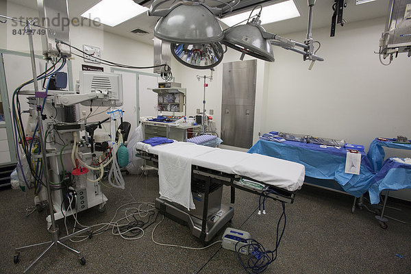 Operationssaal  bereit für eine Operation  Karmanos Cancer Institute  Detroit  Michigan  USA