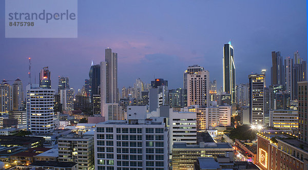 Hochhäuser  Skyline am Abend  Panama-Stadt  Panama