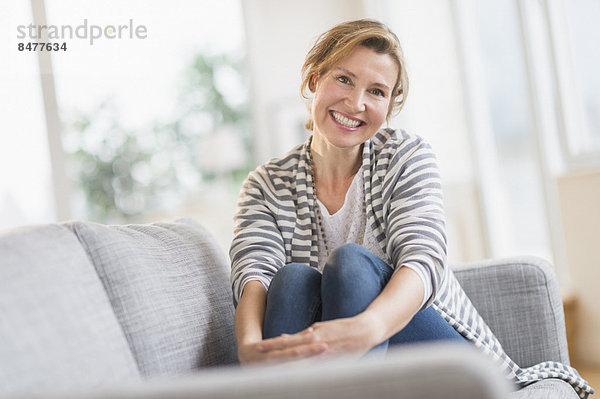 sitzend Portrait Frau Couch