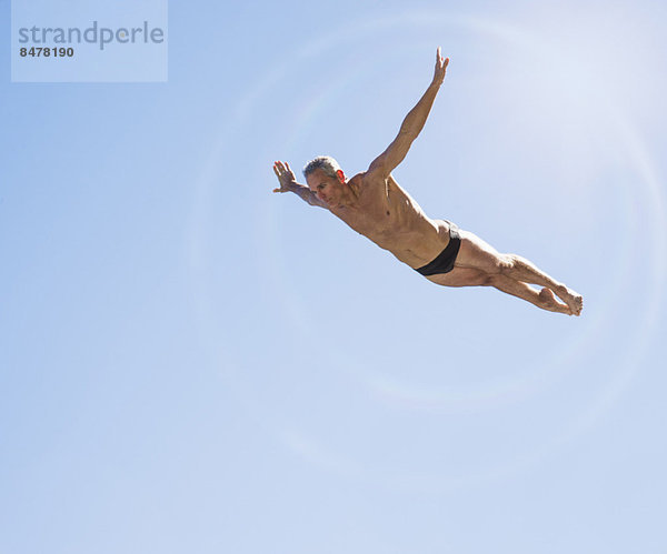 In der Luft schwebend  Himmel  Athlet  blau  Schwimmer