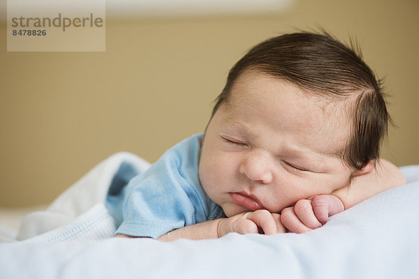 Neugeborenes  neugeboren  Neugeborene  Portrait  Junge - Person  schlafen  Baby