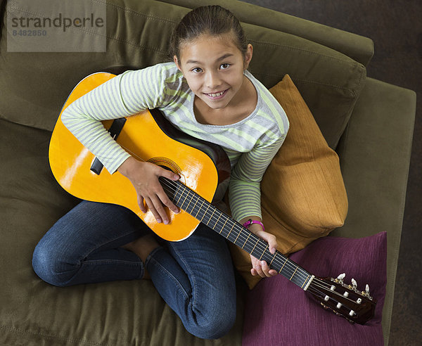 Couch  üben  mischen  Gitarre  Mädchen  Mixed