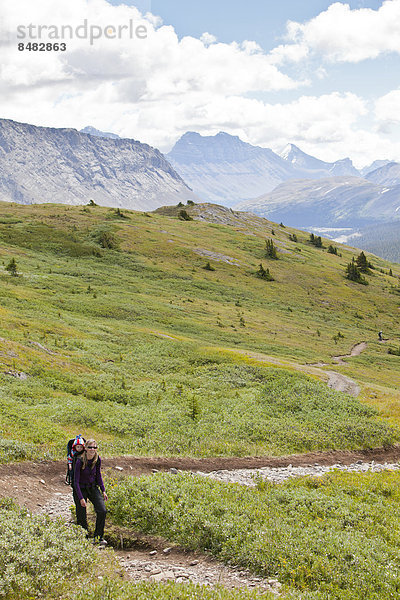 Europäer  Berg  Landschaft  Weg  Jasper Nationalpark  Mutter - Mensch  Alberta  Baby  Kanada