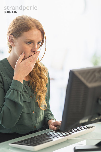 Geschäftsfrau  Computer  Büro