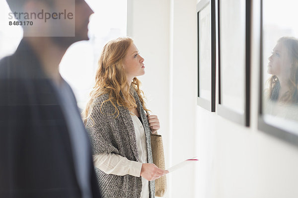 Frau  Bewunderung  Kunst  Galerie