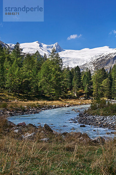 Ausblick auf den Berg Gro_venediger vom Gletscherweg Innergschlˆ_  Nationalpark Hohe Tauern  Matrei in Osttirol  Tirol  ÷sterreich