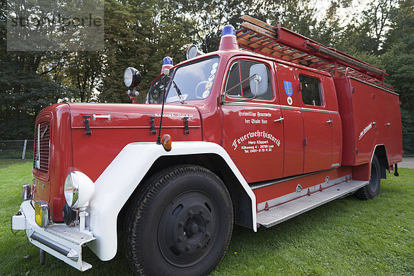 Historisches Feuerwehrfahrzeug von Magirus  einer Landmaschinen-Austellung  B¸ckeburg  Niedersachsen  Deutschland