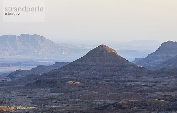 Kegelfˆrmiger Berg  Damaraland  Krone Canyon  Namibia