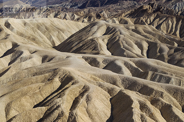 Erosionsstrukturen im Gestein  Badlands  im Gower Gulch  vom Zabriskie Point  Death-Valley-Nationalpark  Kalifornien  USA
