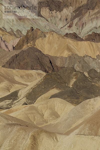 'Die Badlands im ''Twenty Mule Team Canyon'' im Morgenlicht  Death Valley  Death-Valley-Nationalpark  Kalifornien  USA'