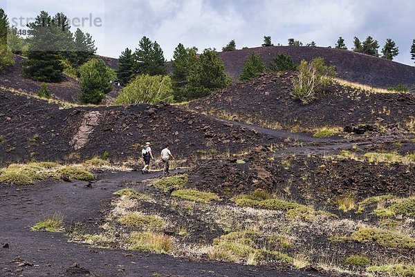 Europa  Vulkanausbruch  Ausbruch  Eruption  Tourist  Lava  fließen  Besuch  Treffen  trifft  Berg  UNESCO-Welterbe  Italien  alt  Sizilien