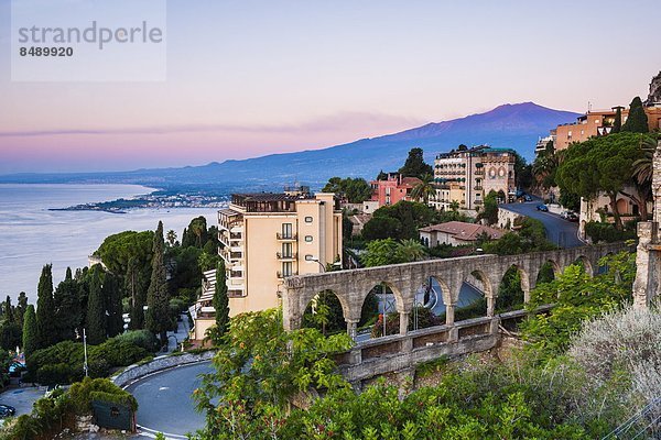 Europa über aufwärts Sonnenaufgang Vulkan Berg Italien Taormina