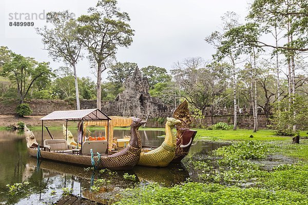 nahe  Tourist  Boot  verziert  Eingang  Südostasien  UNESCO-Welterbe  Vietnam  Angkor  Asien  Kambodscha  Süden