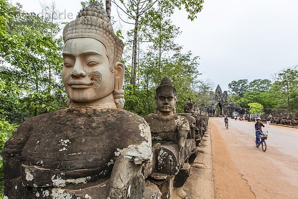 nahe  Eingang  Fahrrad  Rad  Südostasien  UNESCO-Welterbe  Vietnam  Angkor  Asien  Kambodscha  Süden