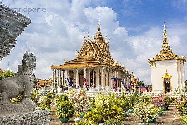 Großstadt  Hauptstadt  frontal  Monarchie  Palast  Schloß  Schlösser  Silber  Südostasien  Vietnam  Asien  Kambodscha  Pagode  Stupa