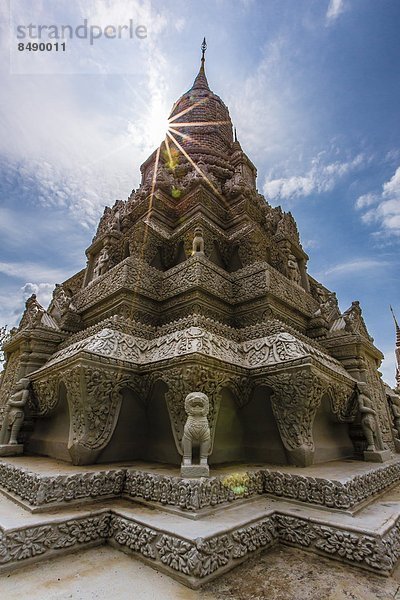 Großstadt  Hauptstadt  frontal  Monarchie  Palast  Schloß  Schlösser  Silber  Südostasien  Vietnam  Asien  Kambodscha  Pagode  Stupa