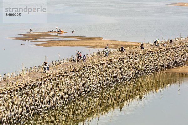 nahe  Großstadt  Hauptstadt  Brücke  Fluss  vorwärts  Bambus  Südostasien  Vietnam  Asien  Kambodscha