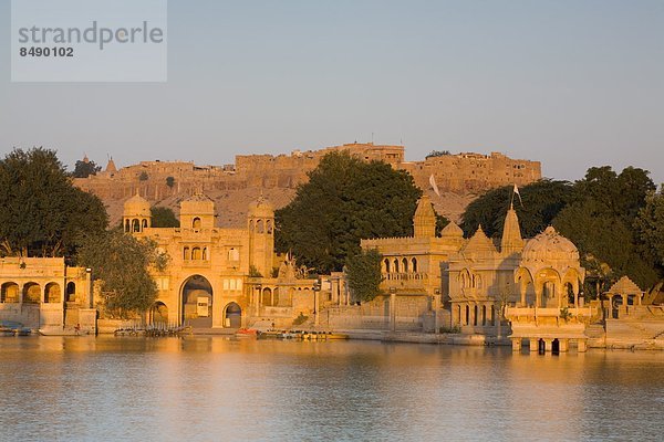 beleuchtet  Sonnenaufgang  See  Festung  Asien  Indien  Jaisalmer  Rajasthan