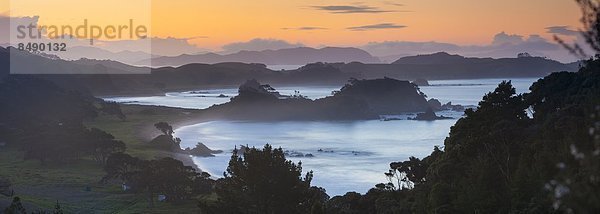 beleuchtet  Sonnenuntergang  Küste  Pazifischer Ozean  Pazifik  Stiller Ozean  Großer Ozean  neuseeländische Nordinsel  Idylle  Neuseeland  Nordland