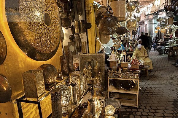 Nordafrika  Tradition  verkaufen  Lampe  Laden  Marrakesch  Afrika  Metall  Marokko