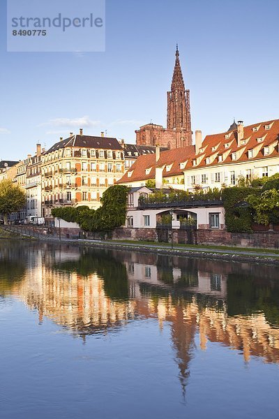Frankreich  Europa  Gebäude  Krankheit  Fluss  Spiegelung  Elsass  Bas-Rhin  Straßburg