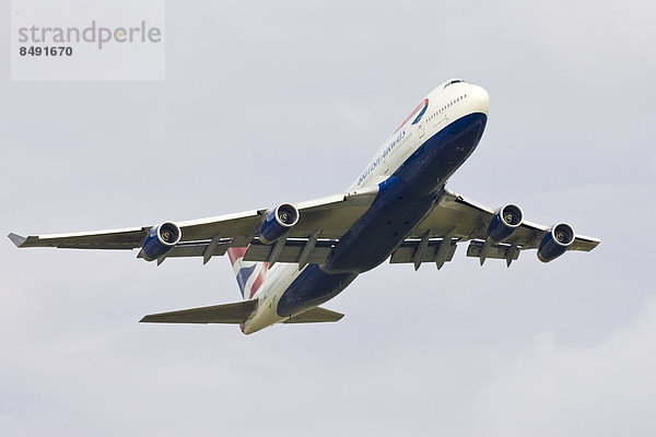 fliegen fliegt fliegend Flug Flüge Großbritannien London Hauptstadt Reise Flugzeug britisch Heathrow