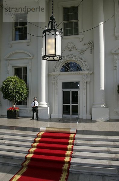 Vereinigte Staaten von Amerika USA Washington DC Hauptstadt Wohnhaus weiß rot Teppichboden Teppich Teppiche