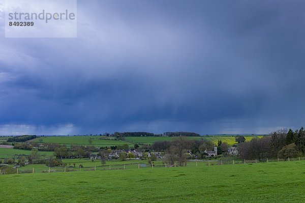 Wolke  Großbritannien  über  Dorf  Frühling  Cotswolds  Gewitterwolke  Oxfordshire