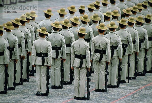 Förderband stehend Tradition Messer Soldat befestigen Seitenansicht Gewehr Hongkong